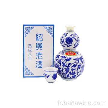Le vin shaoxing a mûri pendant 8 ans dans des bouteilles de gourde